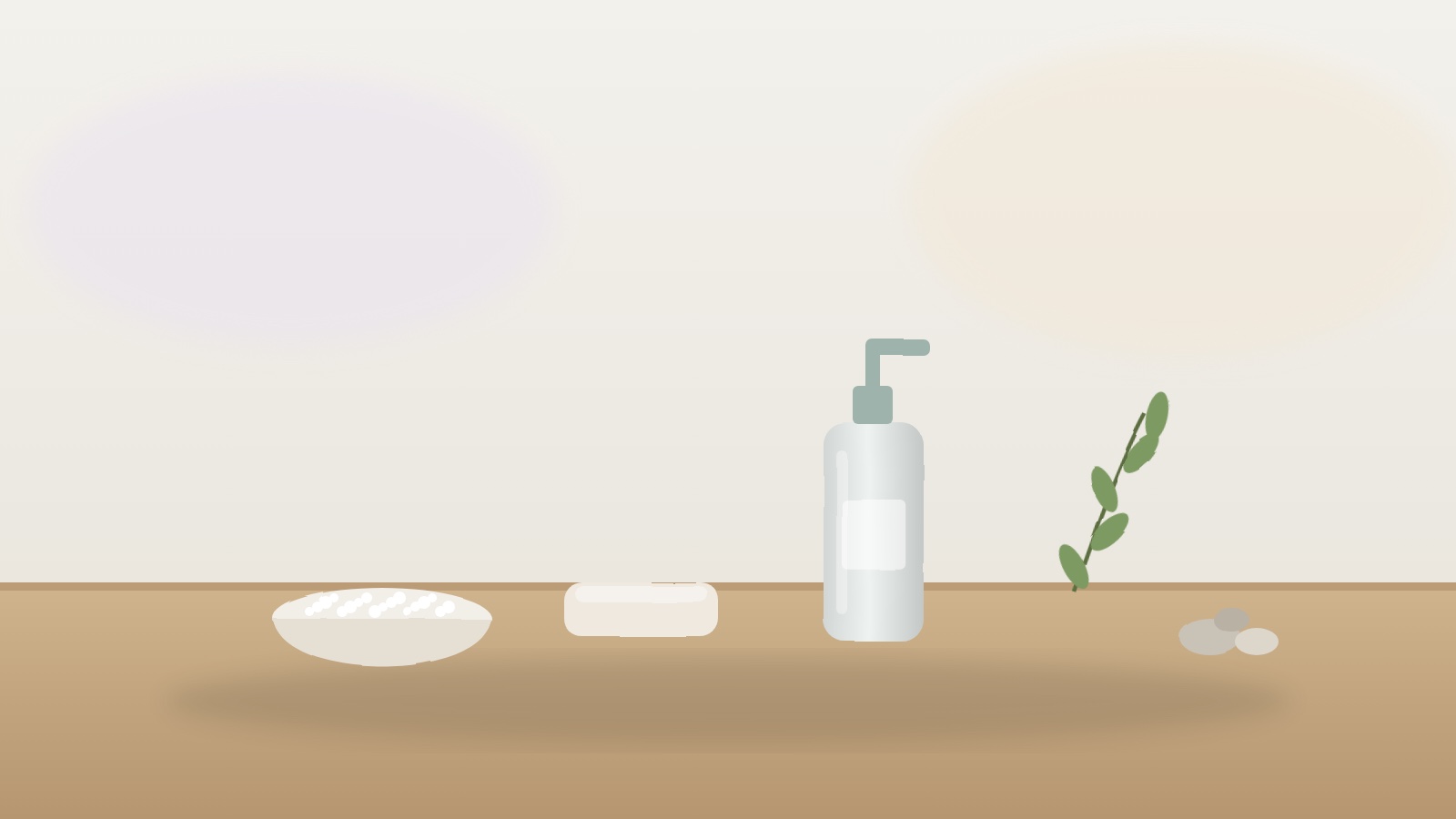 塩を盛った器と石けん、ミストのボトルを並べたイメージ(当サイトで作成)